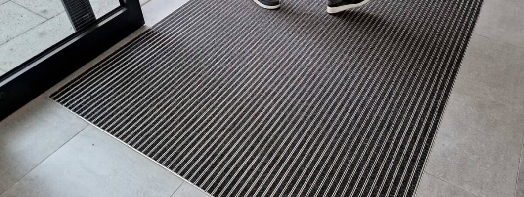 covoras profesional aluminiu intrare cladire industriala trafic intens covoras profesional aluminiu intrare cladire industriala trafic intens