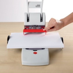 Set 2 cutite si 8 platane pentru perforatorul Novus B2200 Set 2 cutite si 8 platane pentru perforatorul Novus B2200