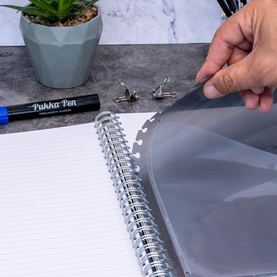 Caiet cu spirala si separatoare Pukka Pads Black Project Book A4 dictando, 250 pag, hartie premium 80 g, perforatii indosariere, coperti PP Caiet cu spirala si separatoare Pukka Pads Black Project Book A4 dictando, 250 pag, hartie premium 80 g, perforatii indosariere, coperti PP