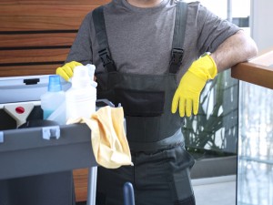 Soluții de curățare și igienizare profesională pentru clădiri de mari dimensiuni Soluții de curățare și igienizare profesională pentru clădiri de mari dimensiuni