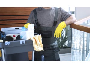 Soluții de curățare și igienizare profesională pentru clădiri de mari dimensiuni