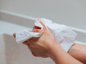 Pentru o bună igienă, folosește consumabilele de hârtie de unică folosință! Pentru o bună igienă, folosește consumabilele de hârtie de unică folosință!