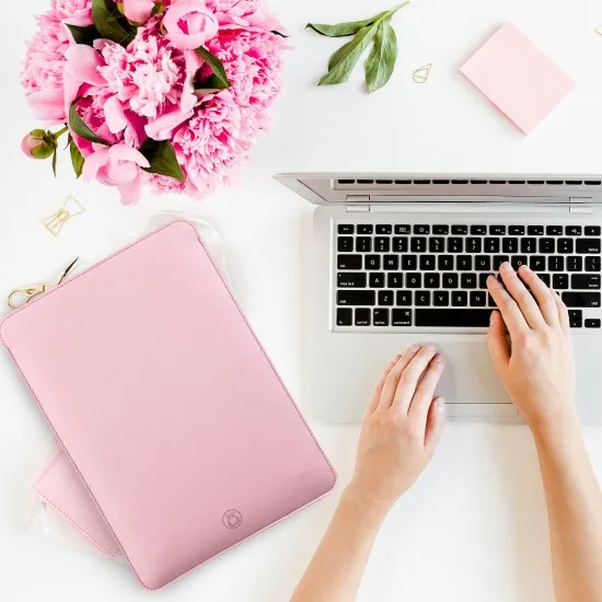 Husa laptop, MacBook 13 inch, UNIKA, piele PU cu lana din fibre naturale, roz Husa laptop, MacBook 13 inch, UNIKA, piele PU cu lana din fibre naturale, roz
