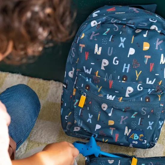 Ghiozdan Miquelrius, 340 x 230 x 90 mm, 1 compartiment, desing litere Ghiozdan Miquelrius, 340 x 230 x 90 mm, 1 compartiment, desing litere